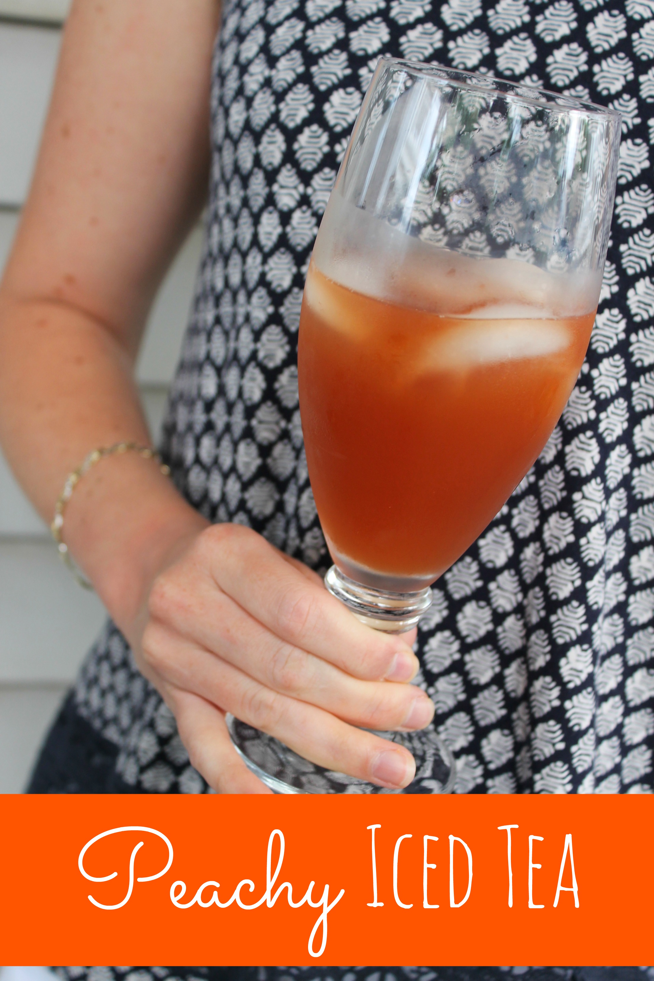 Peachy Keen Iced Tea Cocktail: A Refreshing Delight!
